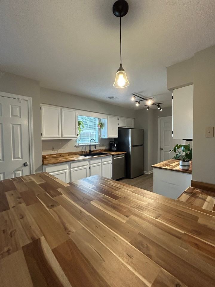 124 Stonewood Dr - Photo 5 of 19