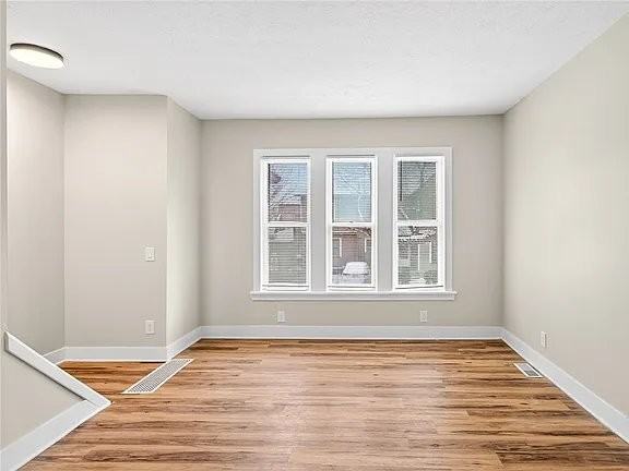 636 University Ave #2 - Photo 3 of 13