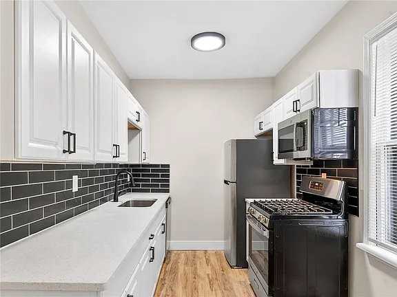 636 University Ave #2 - Photo 4 of 13