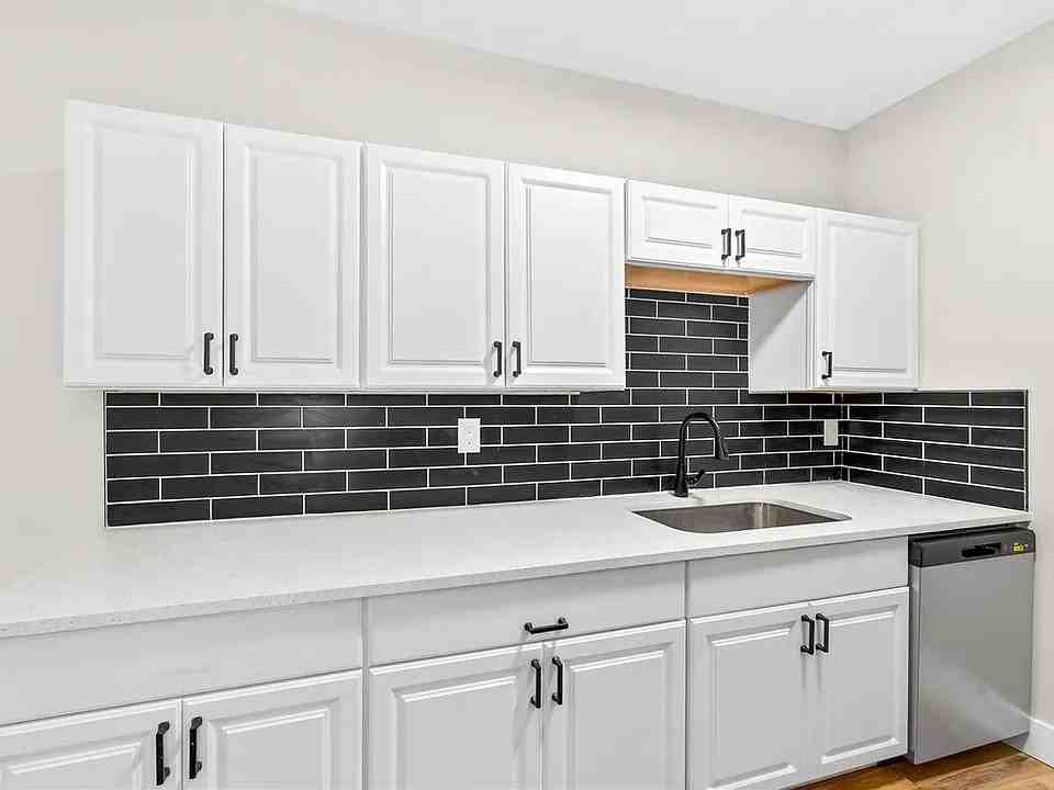 636 University Ave #2 - Photo 5 of 13