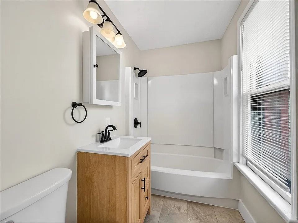 636 University Ave #2 - Photo 6 of 13