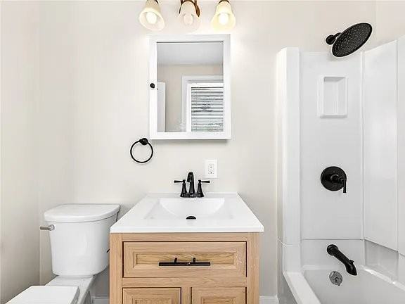 636 University Ave #2 - Photo 7 of 13