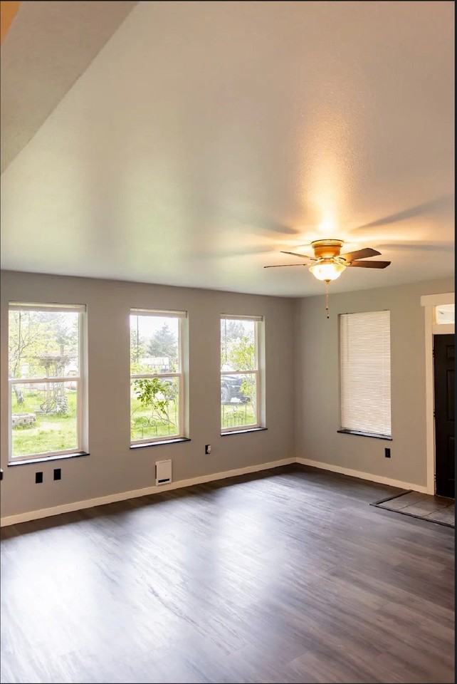 13124 Rainier Rd Se - Photo 2 of 17