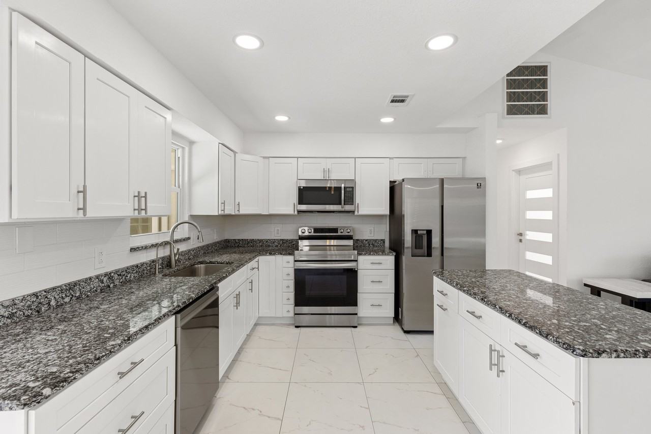 4485 Hansard Ave - Photo 3 of 19