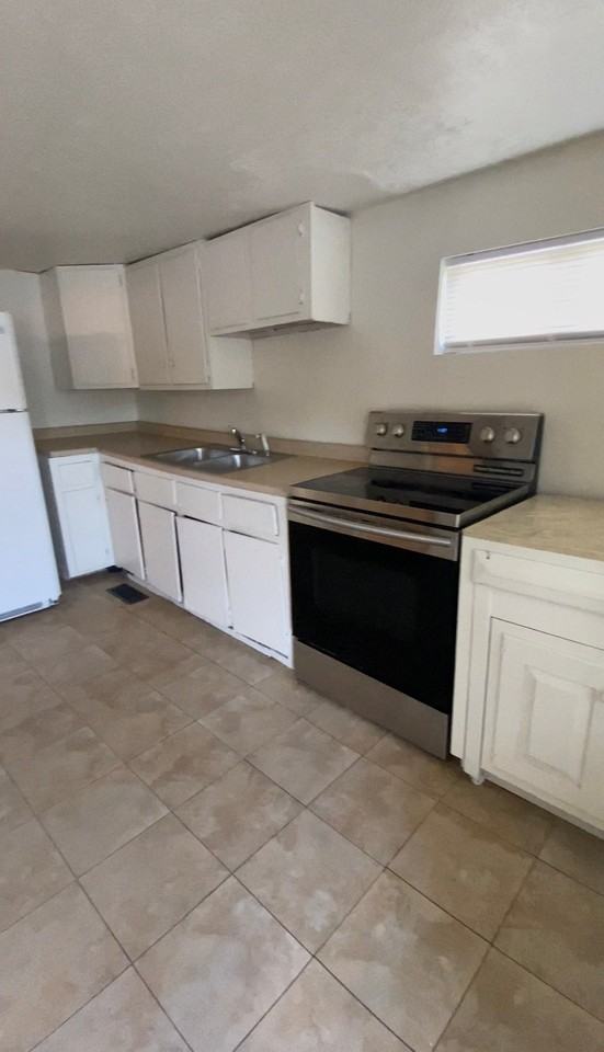 1861 Madison Ave - Photo 3 of 8