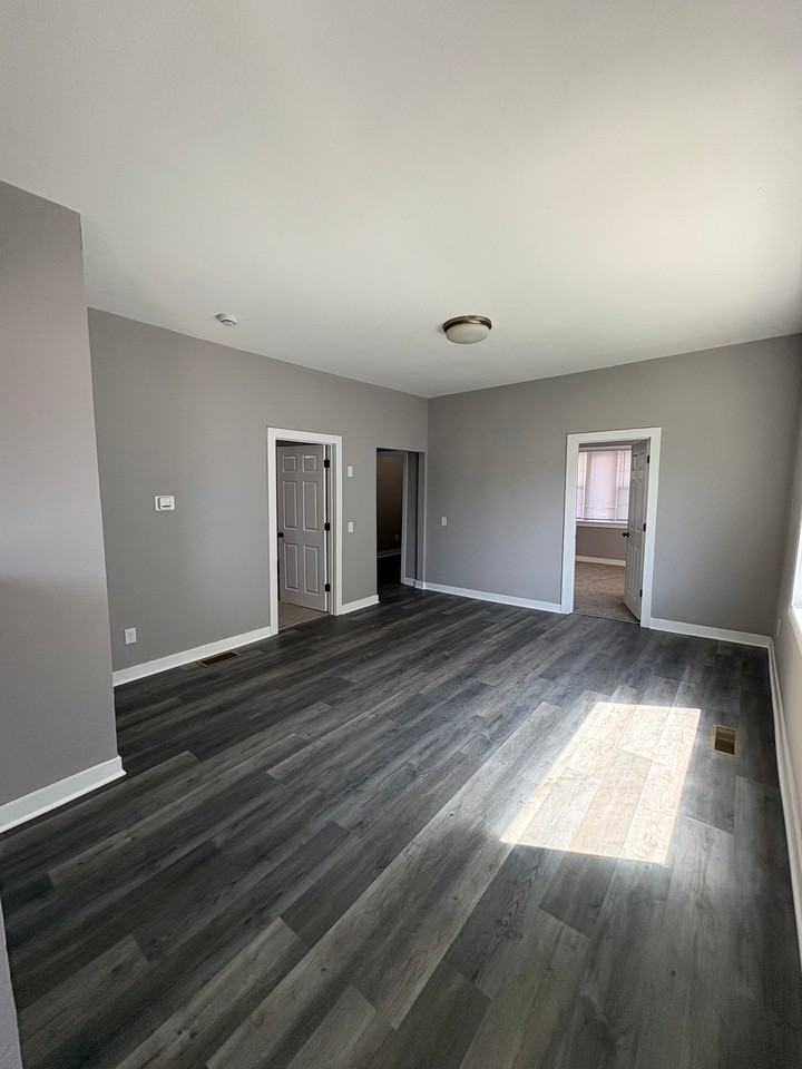 1237 Knox Ave N #1237 - Photo 3 of 10