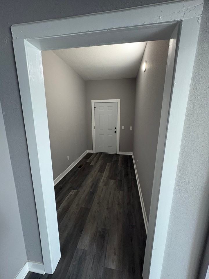 1237 Knox Ave N #1237 - Photo 4 of 10