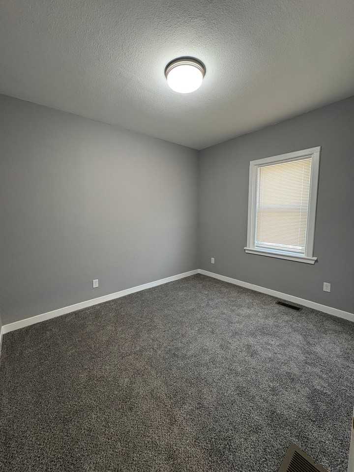 1237 Knox Ave N #1237 - Photo 5 of 10