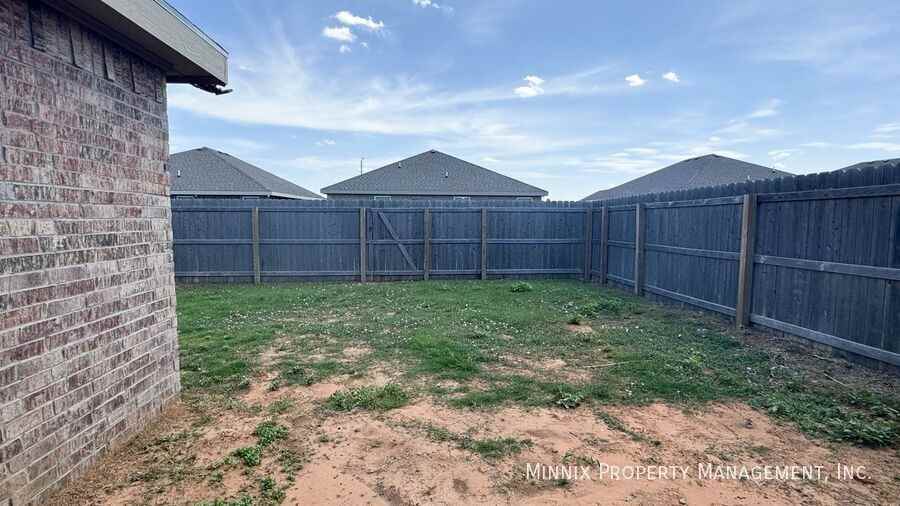 8415 10th Pl - Photo 3 of 31