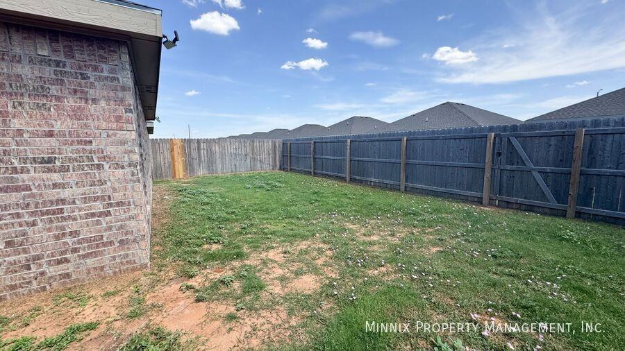 8415 10th Pl - Photo 4 of 31