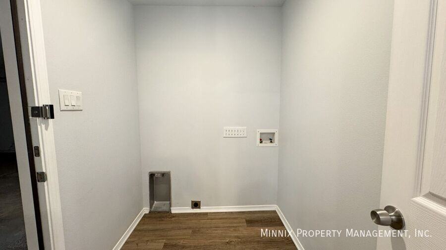 8415 10th Pl - Photo 5 of 31