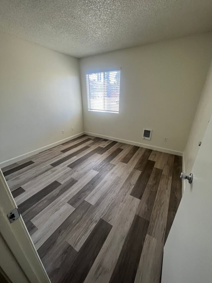 1351 Dustin Dr #3 - Photo 4 of 5