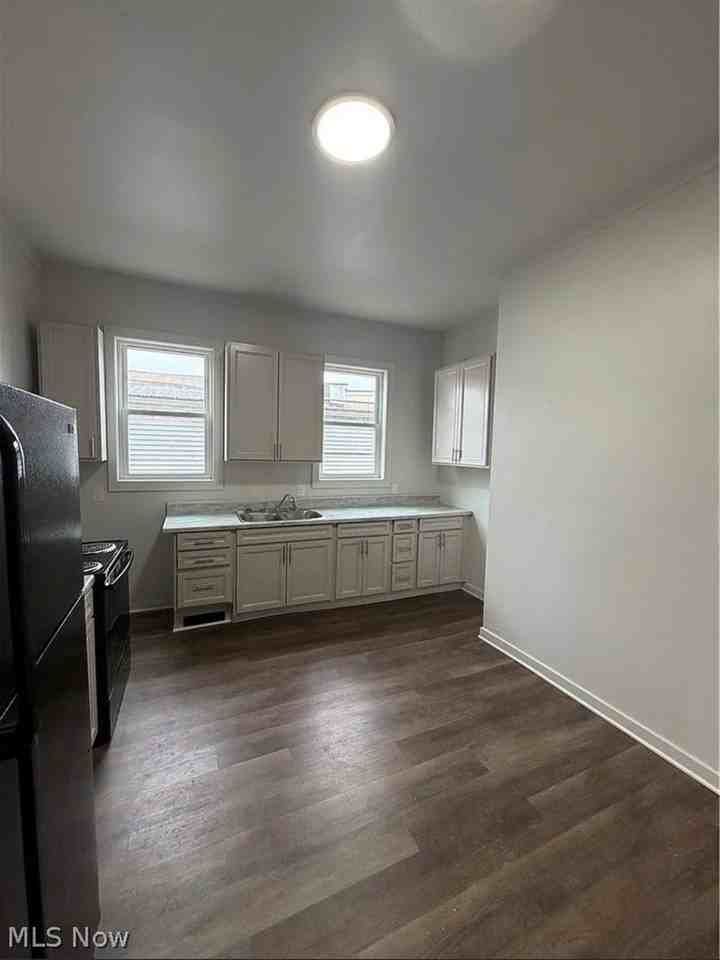 731 Putnam Ave #2 - Photo 5 of 12