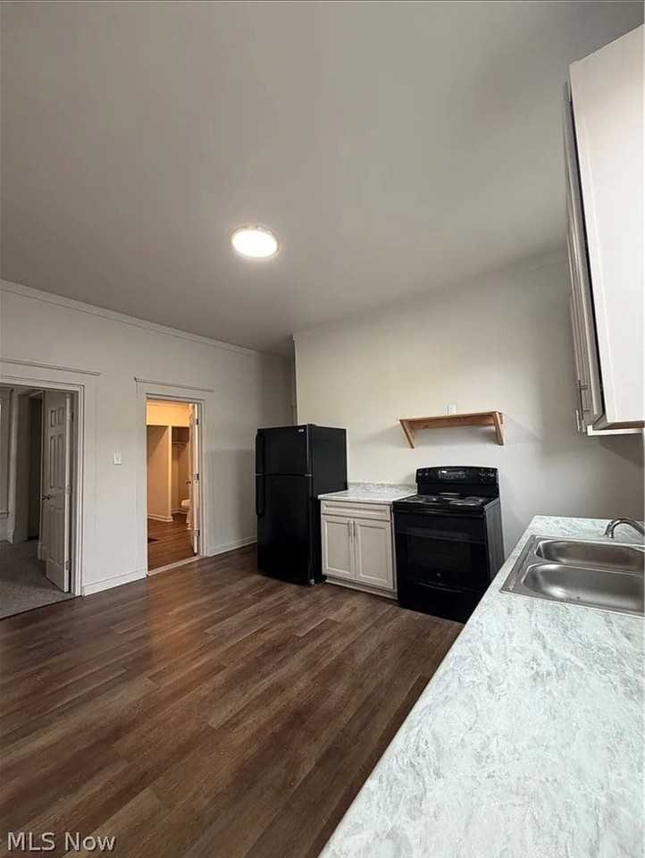 731 Putnam Ave #2 - Photo 6 of 12