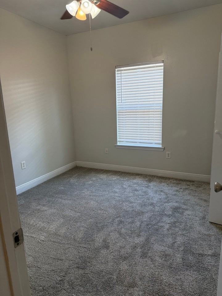 675 Gloria Dr #1 - Photo 2 of 10
