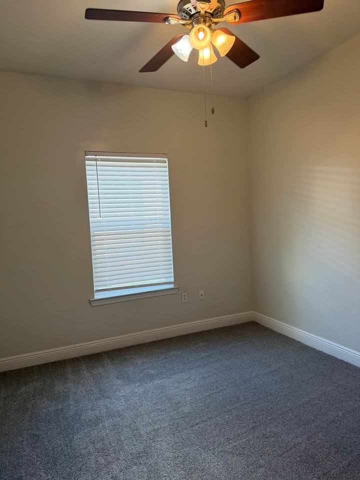 675 Gloria Dr #1 - Photo 3 of 10
