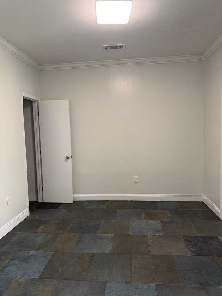 675 Gloria Dr #1 - Photo 6 of 10