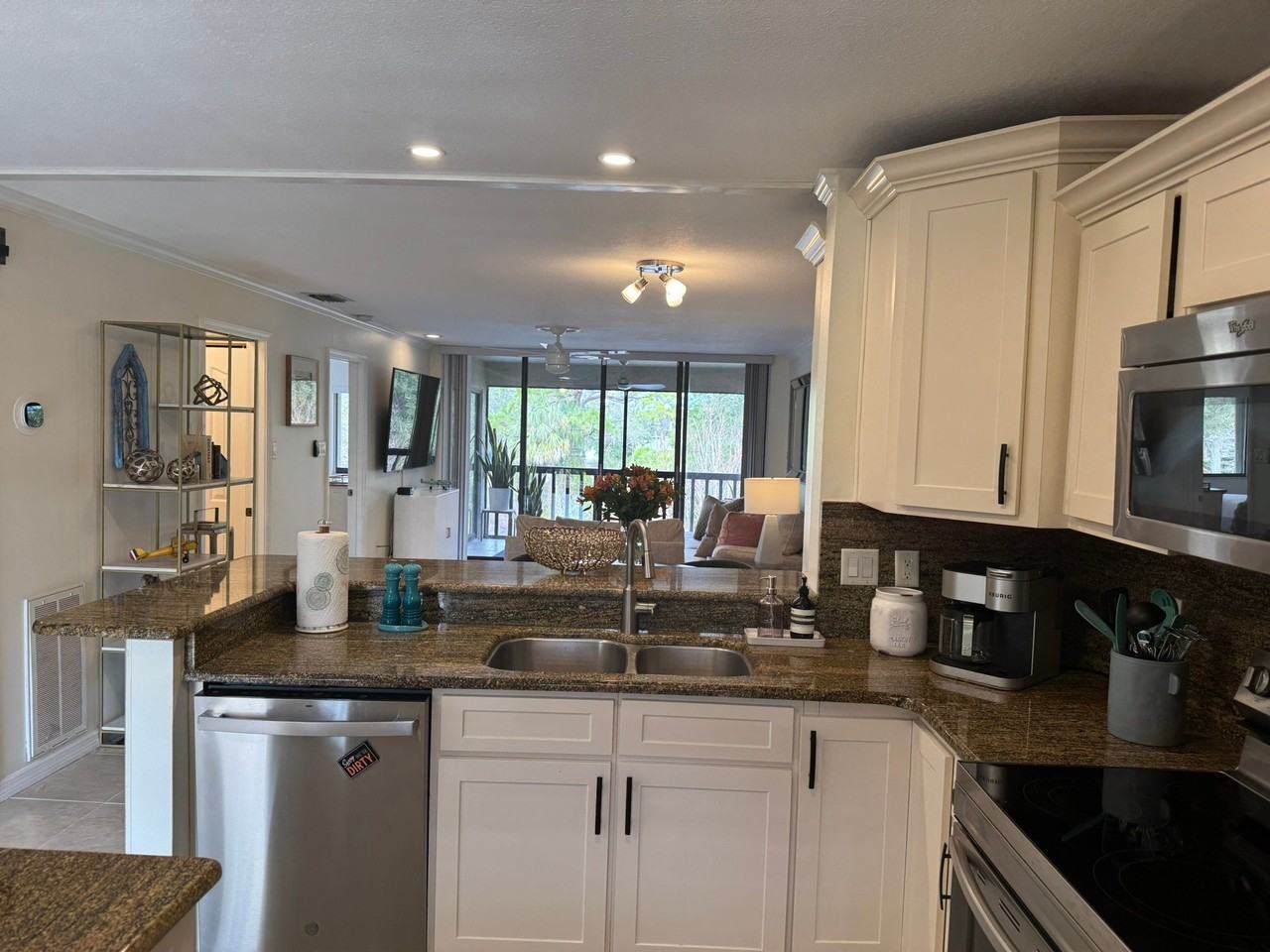 1800 Mariner Dr #6 - Photo 6 of 17