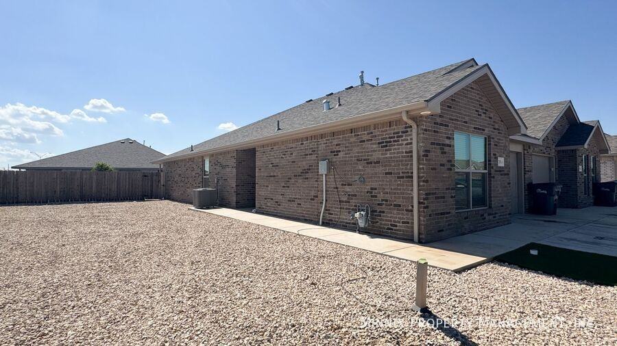 2101 N Jayton Ave #A - Photo 3 of 24