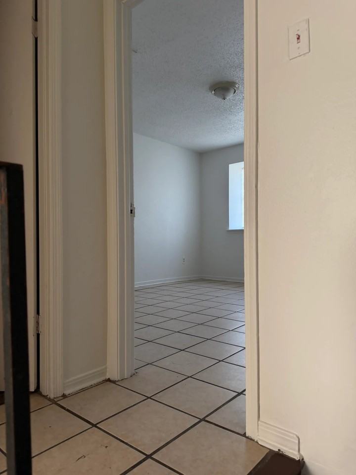 4870 Alsace St #C - Photo 3 of 12