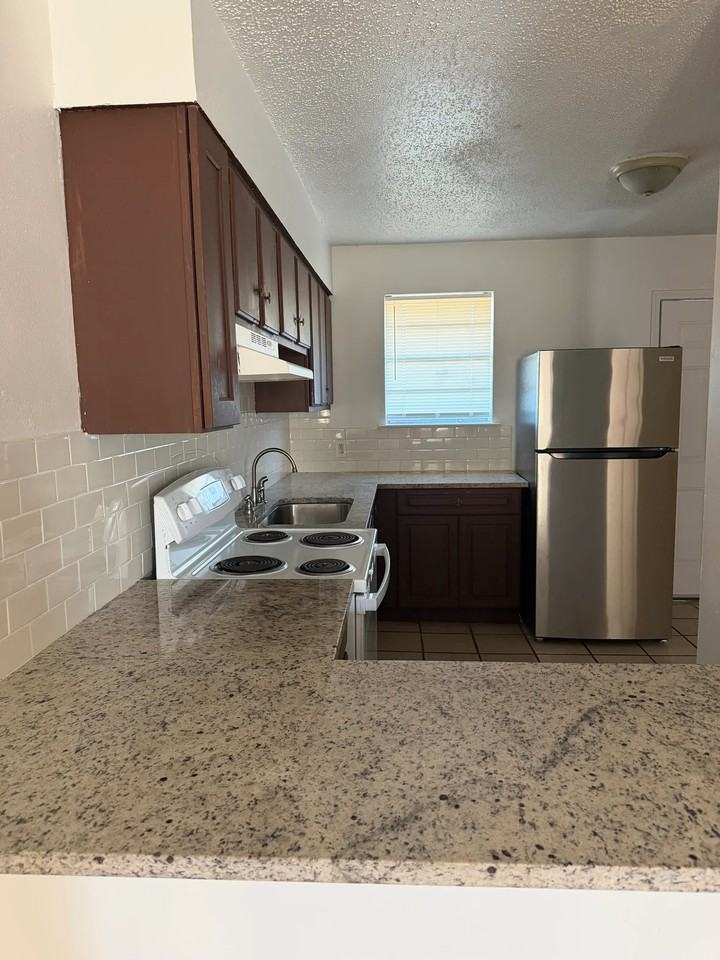 4870 Alsace St #C - Photo 5 of 12