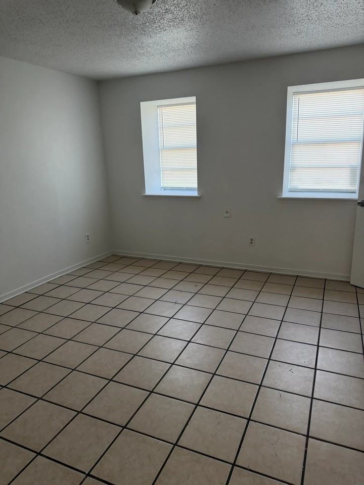 4870 Alsace St #C - Photo 6 of 12