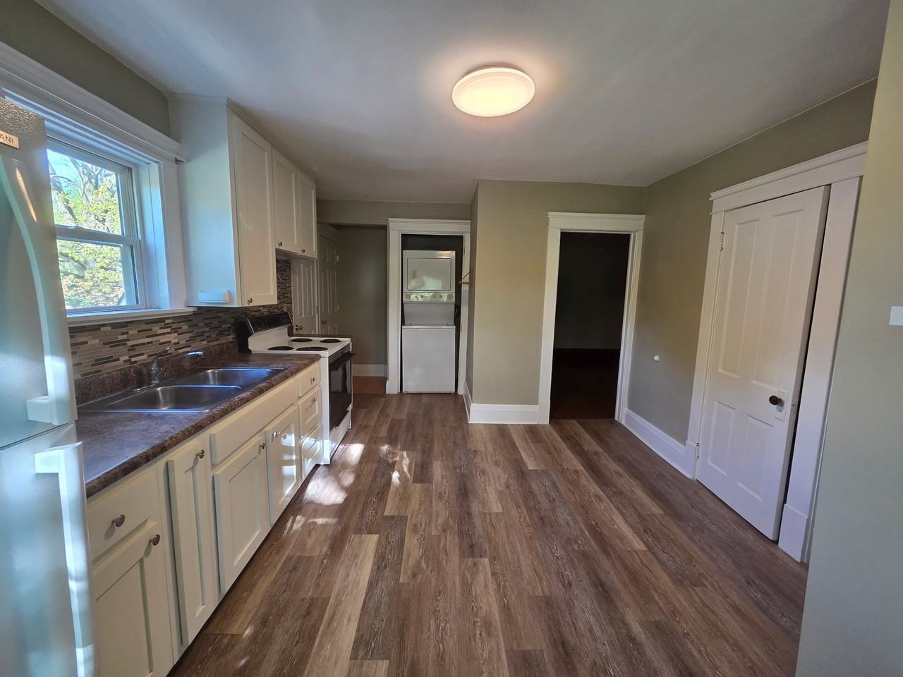 340 High St Apt B #B - Photo 2 of 19