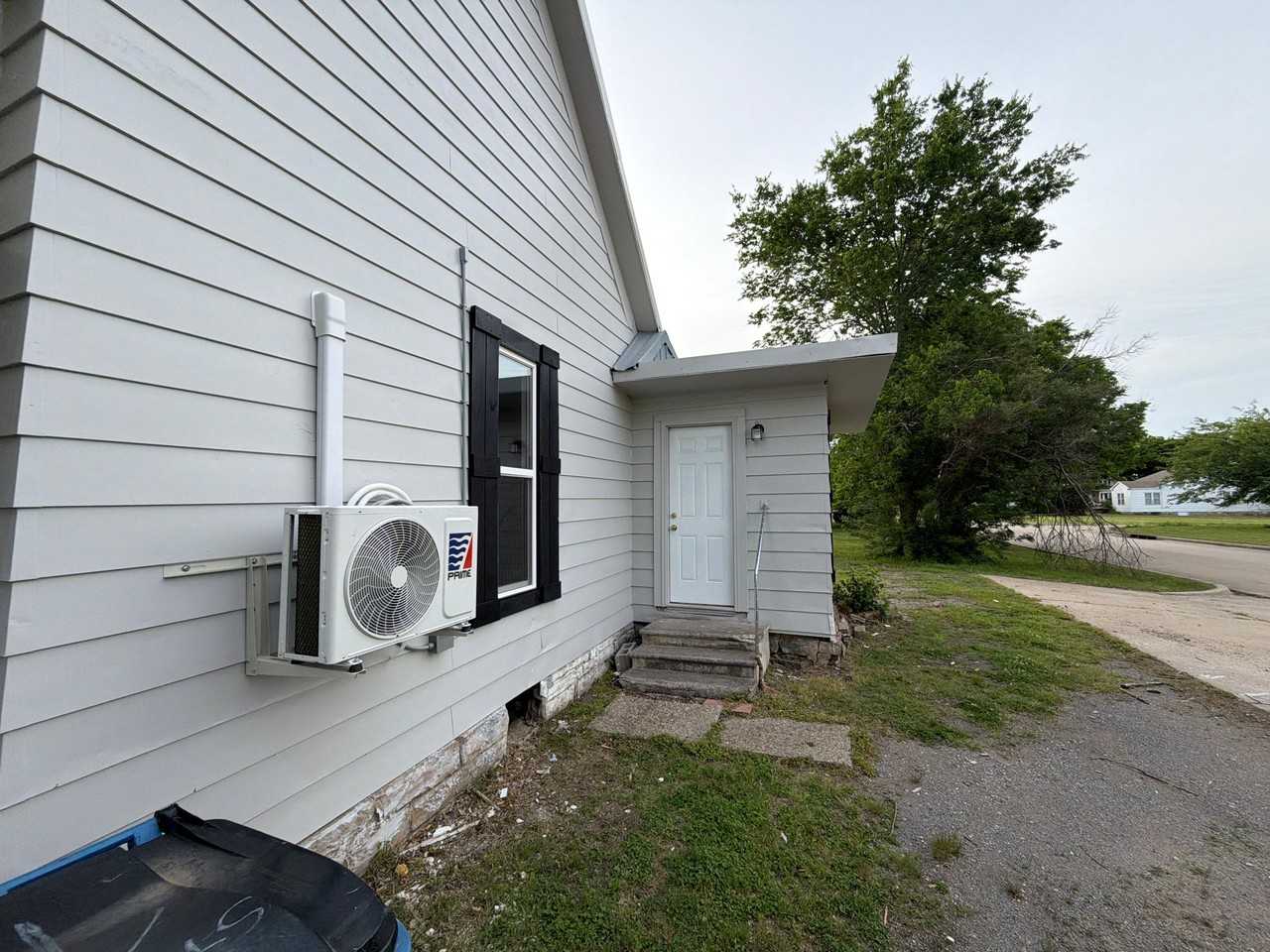 45 E Smith Ave - Photo 3 of 24