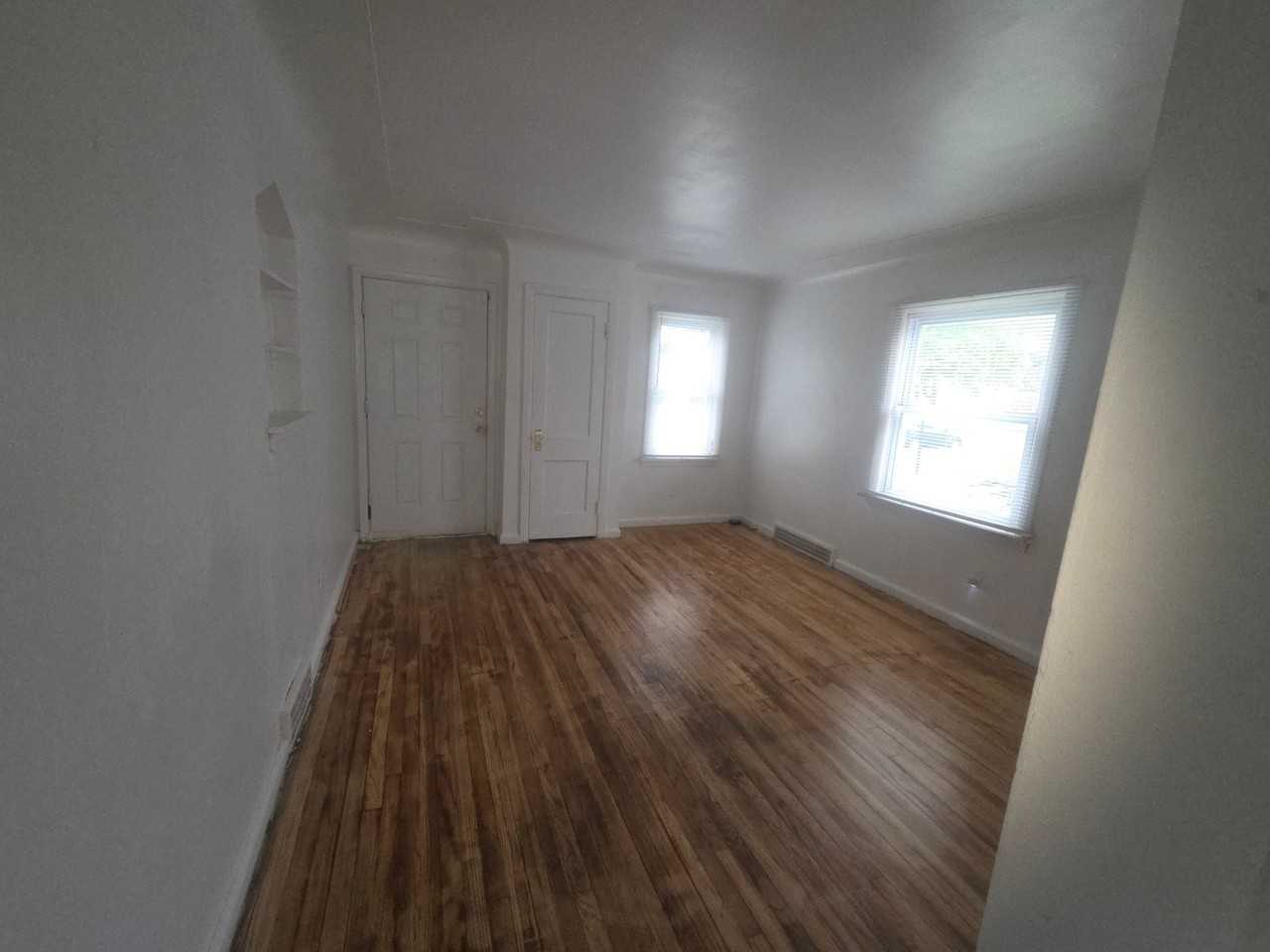 18699 Shaftsbury Ave - Photo 2 of 20