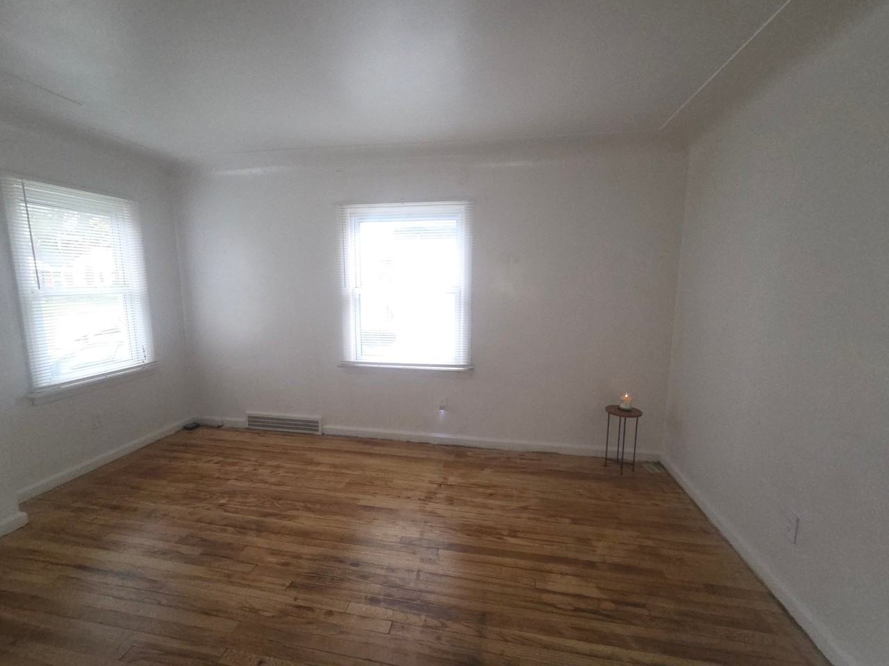 18699 Shaftsbury Ave - Photo 3 of 20