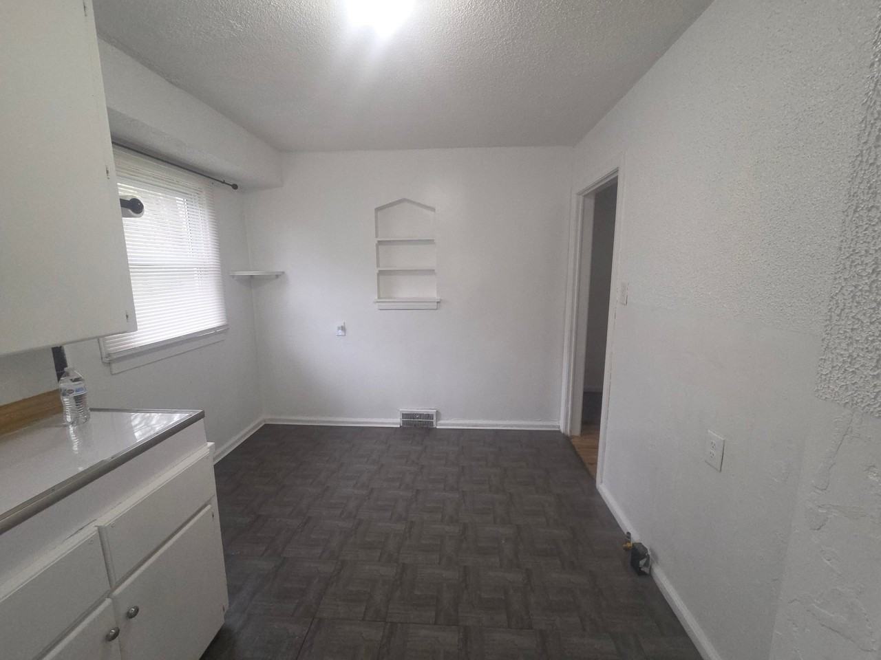 18699 Shaftsbury Ave - Photo 7 of 20