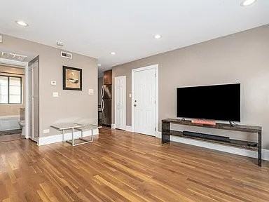 1353 W Fargo Ave #1E - Photo 6 of 18