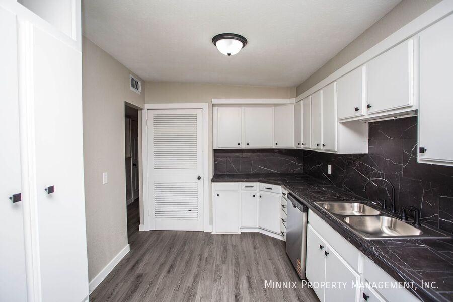 2725 63rd St - Photo 2 of 50
