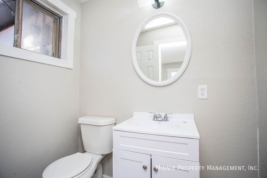 2725 63rd St - Photo 4 of 50
