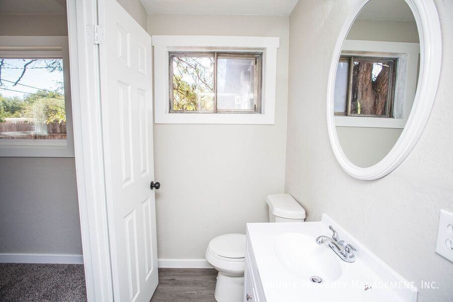 2725 63rd St - Photo 5 of 50