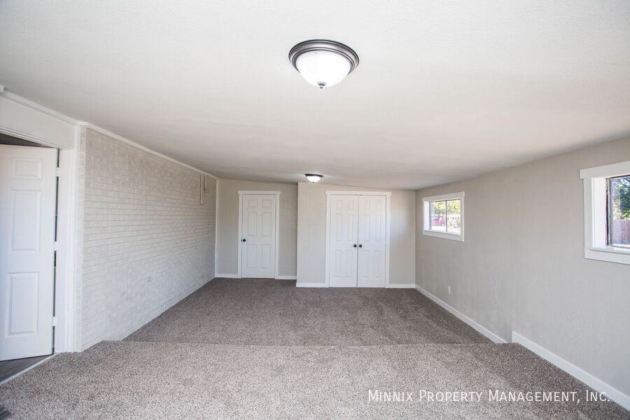 2725 63rd St - Photo 6 of 50