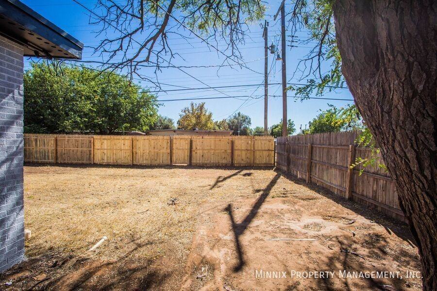 2725 63rd St - Photo 7 of 50