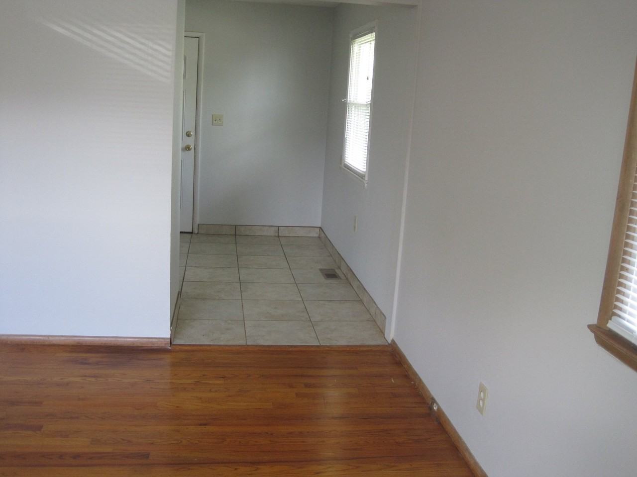 1717 Carolyn Ave - Photo 5 of 17