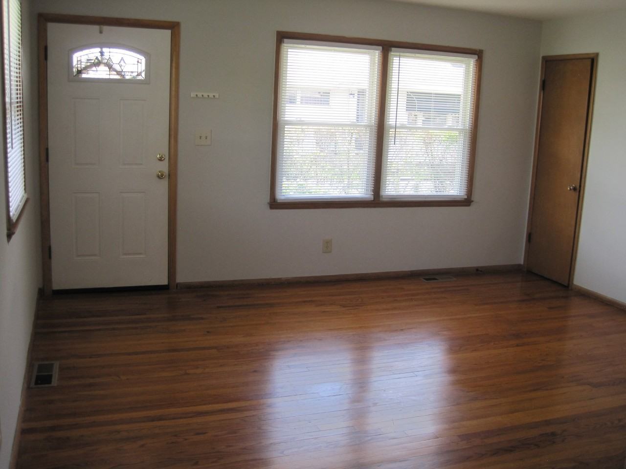 1717 Carolyn Ave - Photo 6 of 17