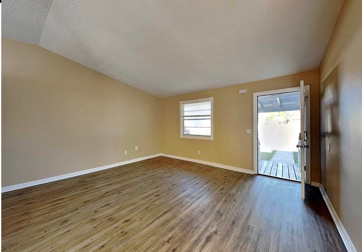 7508 N Saint Peter Ave - Photo 2 of 10