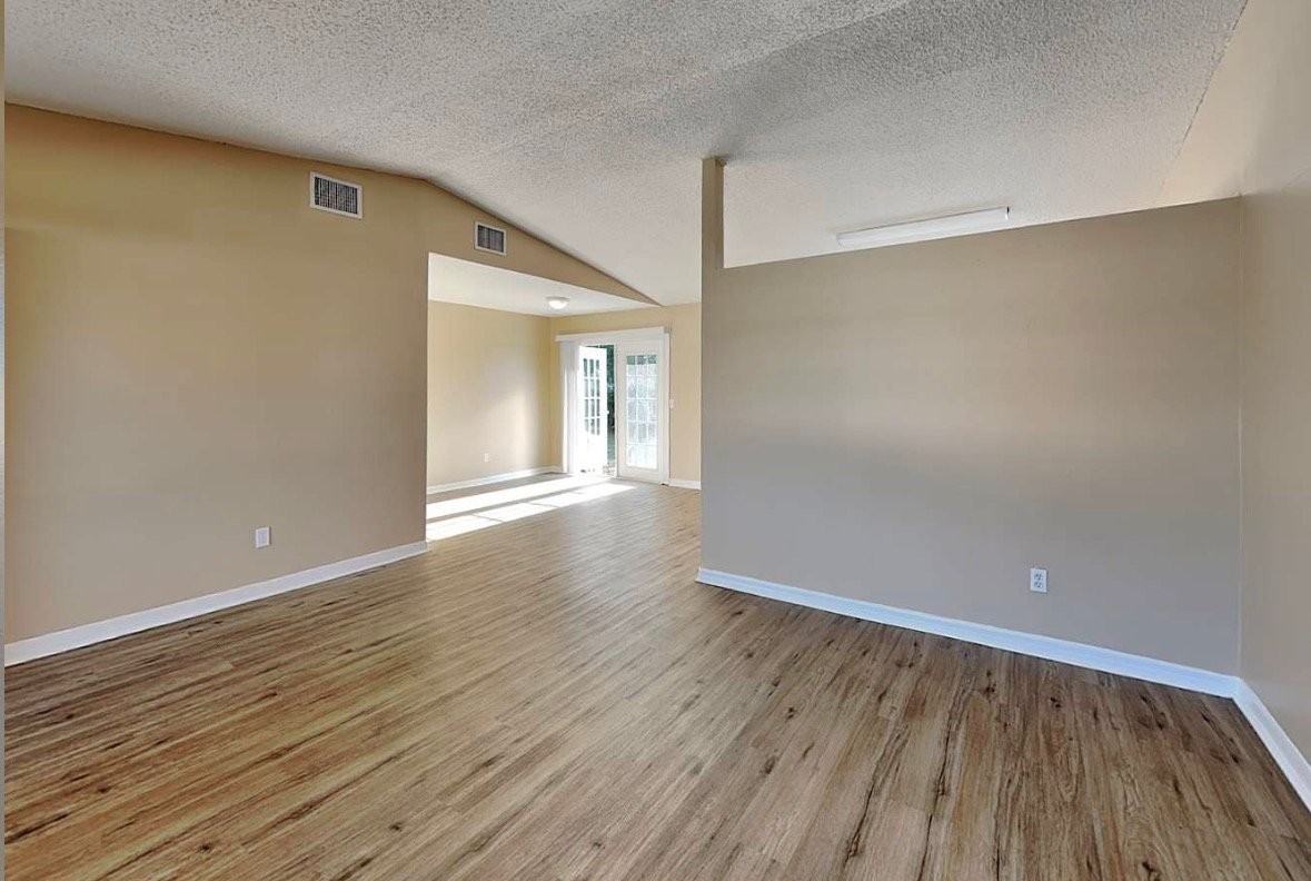7508 N Saint Peter Ave - Photo 3 of 10