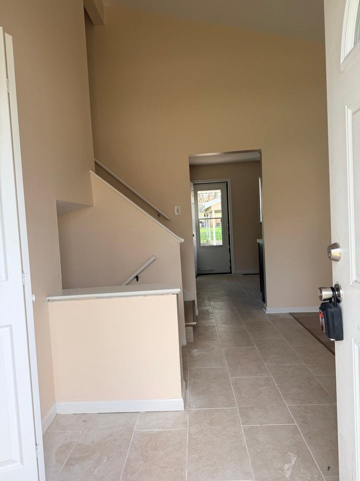 121 Illinois St - Photo 2 of 20
