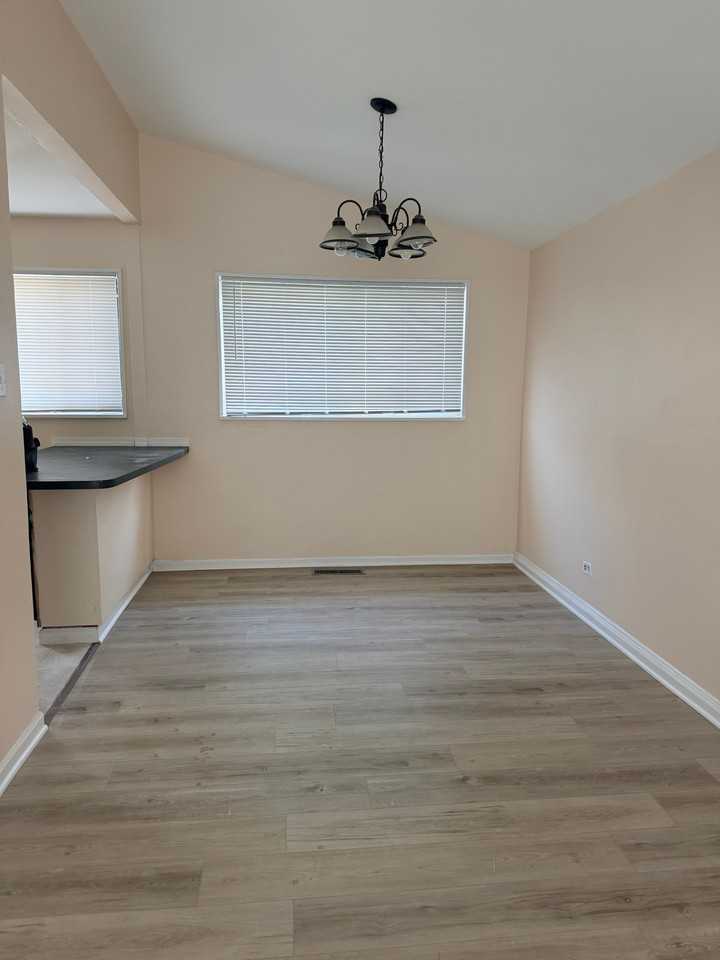 121 Illinois St - Photo 6 of 20