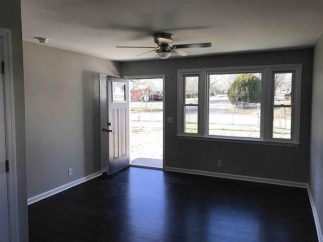 407 Hazel Dr - Photo 3 of 10