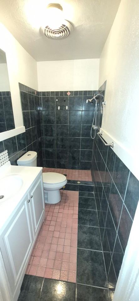 433 E 23rd St #D - Photo 5 of 10
