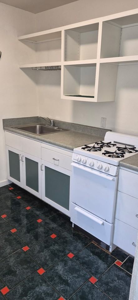 433 E 23rd St #D - Photo 6 of 10