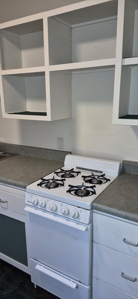 433 E 23rd St #D - Photo 7 of 10