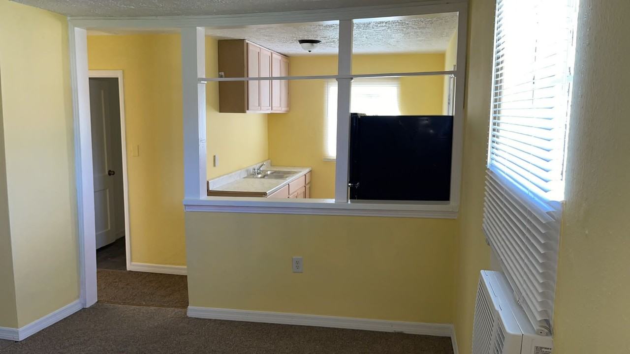 328 Bellair Rd - Photo 4 of 12