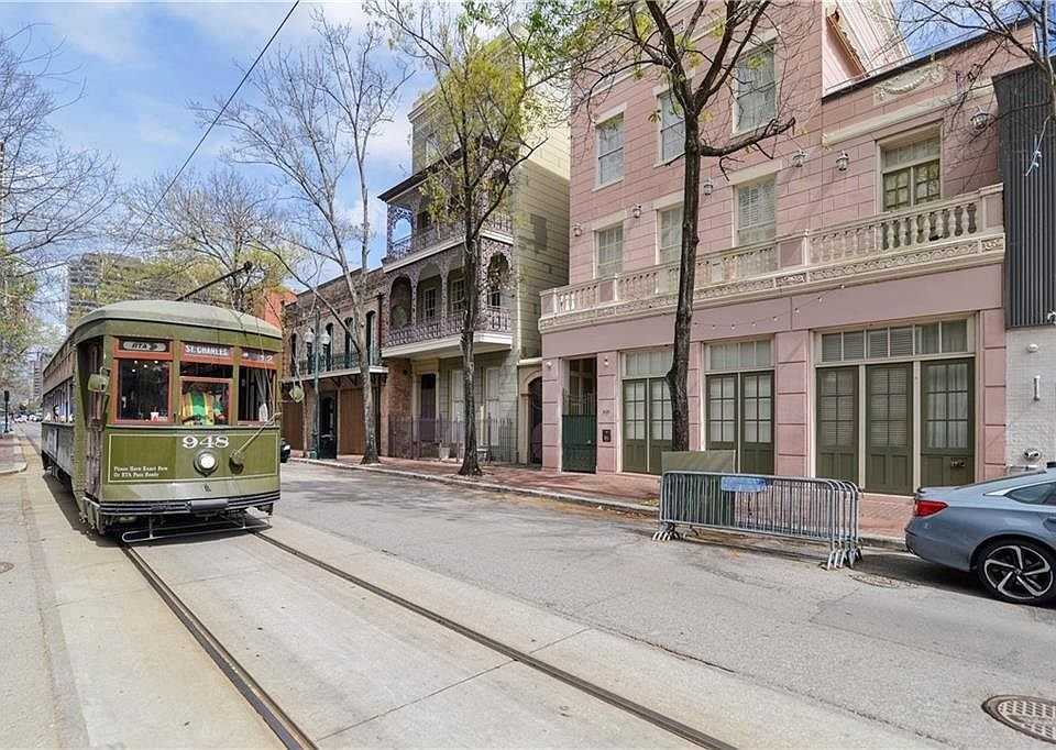 828 Saint Charles Ave #11