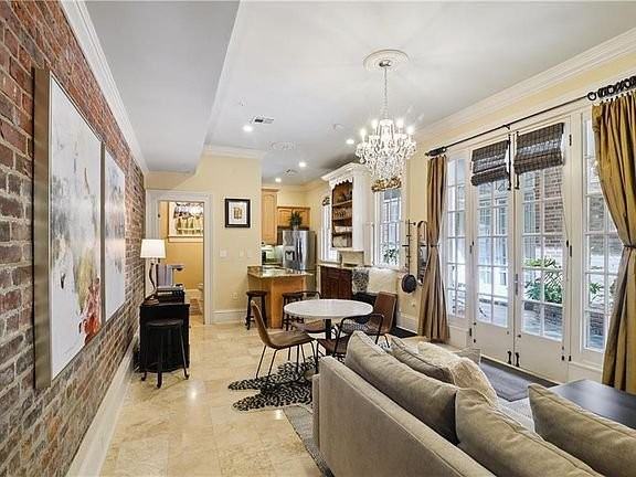 828 Saint Charles Ave #11 - Photo 3 of 18